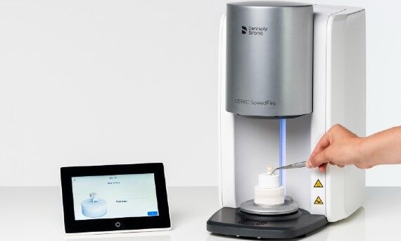 Loading the CEREC SpeedFire for glazing
